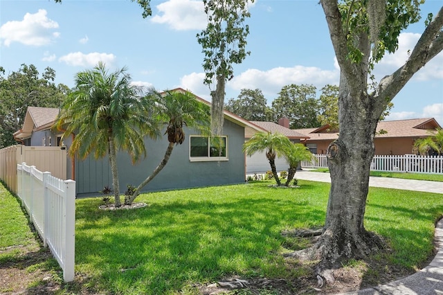 ranch-style house featuring a front lawn