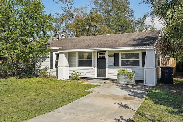 view of front of house with a front lawn