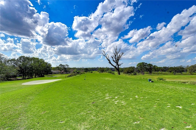 view of property's community featuring a lawn