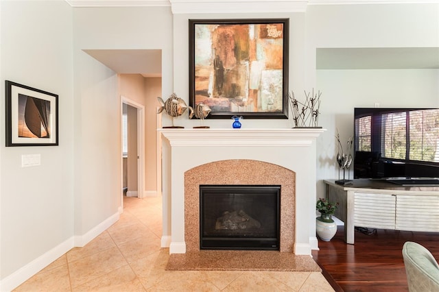 living room with ornamental molding and light tile patterned flooring