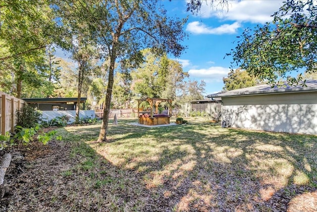 view of yard with a hot tub