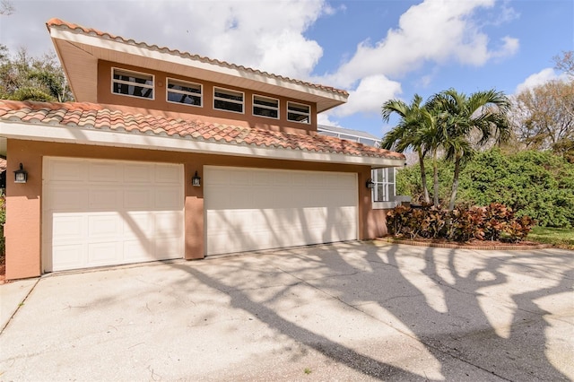 view of front facade featuring a garage