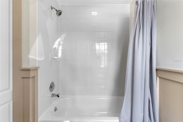 bathroom with shower / bath combo