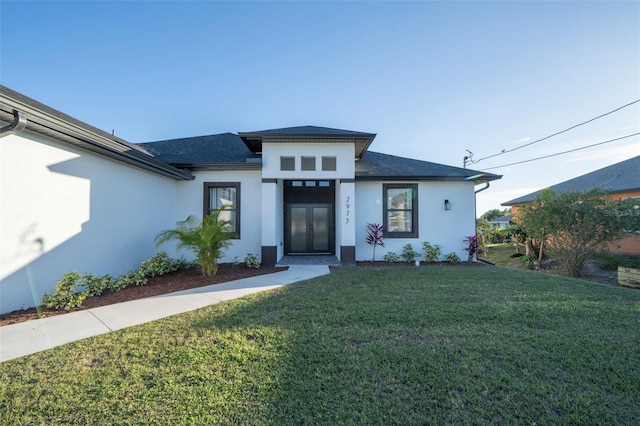 view of front of house featuring a front lawn