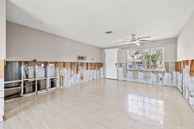 unfurnished room featuring ceiling fan