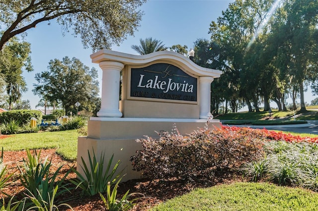 community / neighborhood sign with a lawn