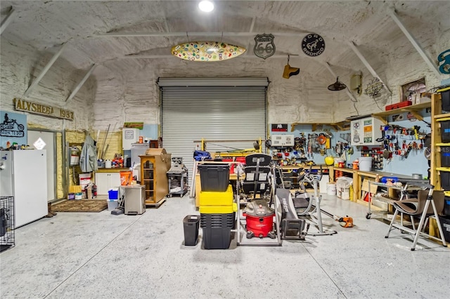 13215 Seminole Trl, Wimauma, FL 33598 - garage with a workshop area