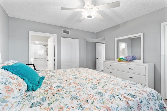 bedroom featuring ceiling fan, connected bathroom, a textured ceiling, and a closet