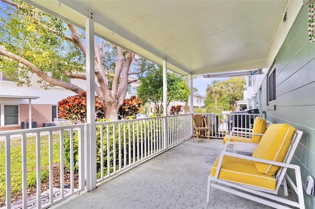 balcony featuring covered porch