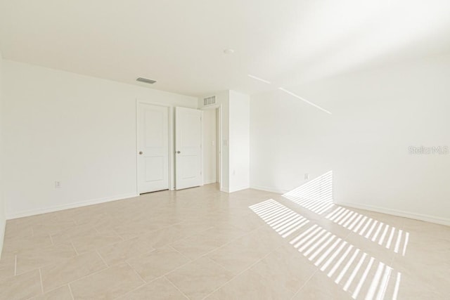 unfurnished room featuring light tile patterned flooring