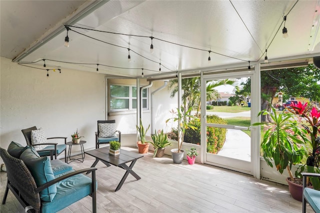 sunroom with lofted ceiling