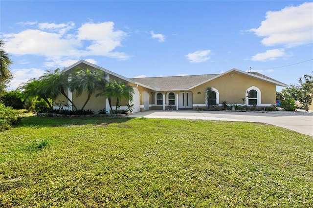 ranch-style house featuring a front yard