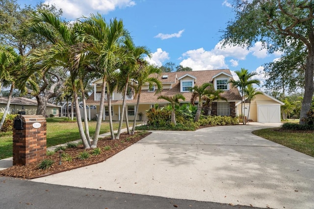 view of front of home featuring a front lawn