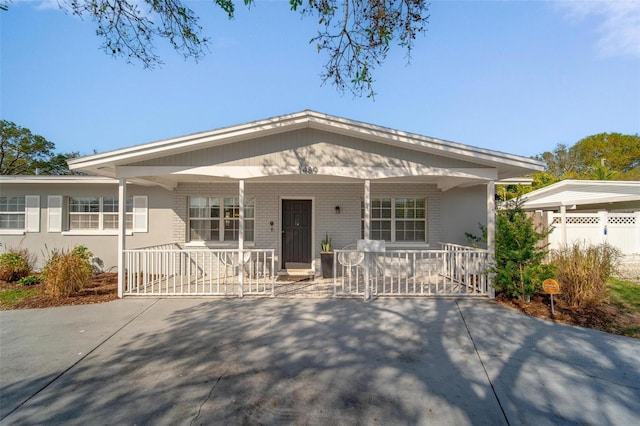 single story home with covered porch