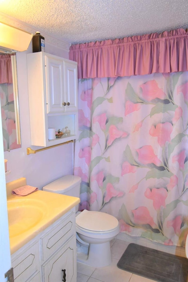 full bathroom featuring a textured ceiling, toilet, a shower with shower curtain, vanity, and tile patterned floors