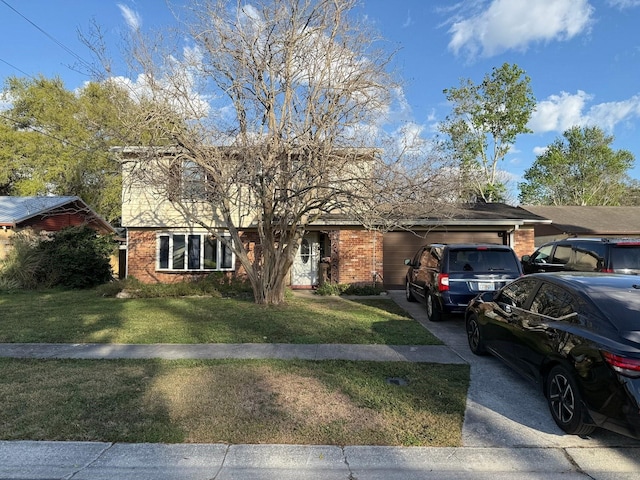 view of front of property featuring a front yard