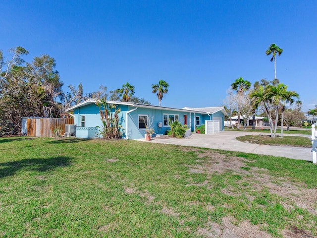 view of front of home featuring a garage and a front yard