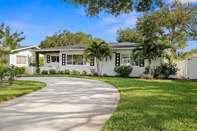 view of front facade with a front lawn