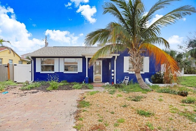 view of front of property featuring stucco siding