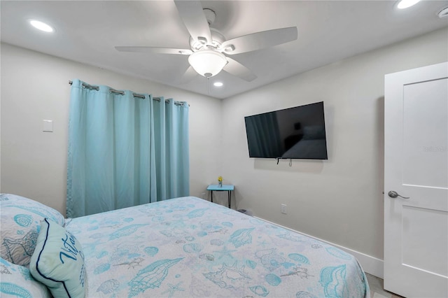 bedroom with ceiling fan