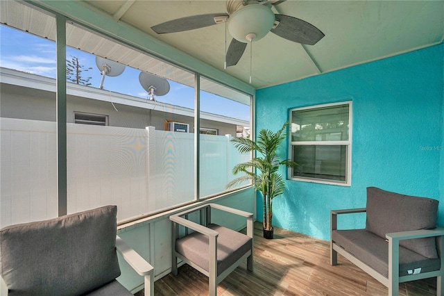 sunroom with ceiling fan