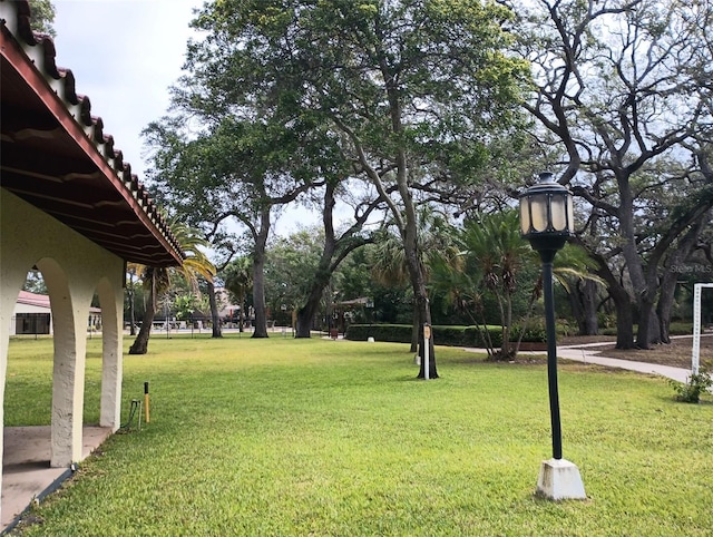 view of home's community featuring a lawn