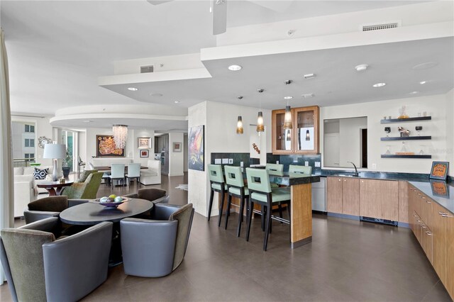 450 Knights Run Ave Unit 1704, Tampa, FL 33602 - dining space with recessed lighting and a ceiling fan