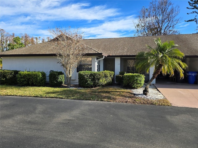 single story home featuring a front yard