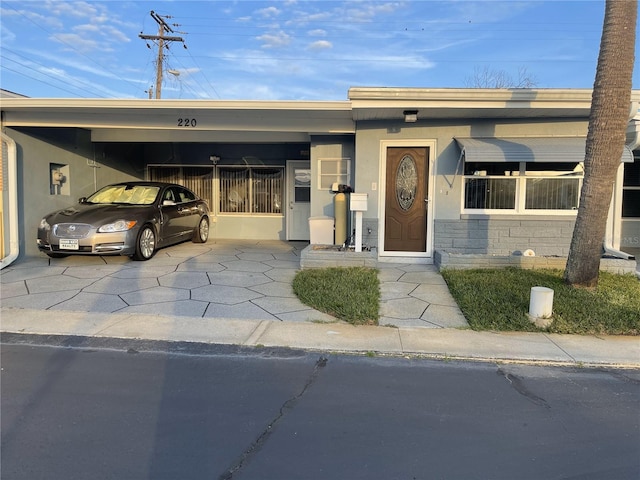 view of front of property