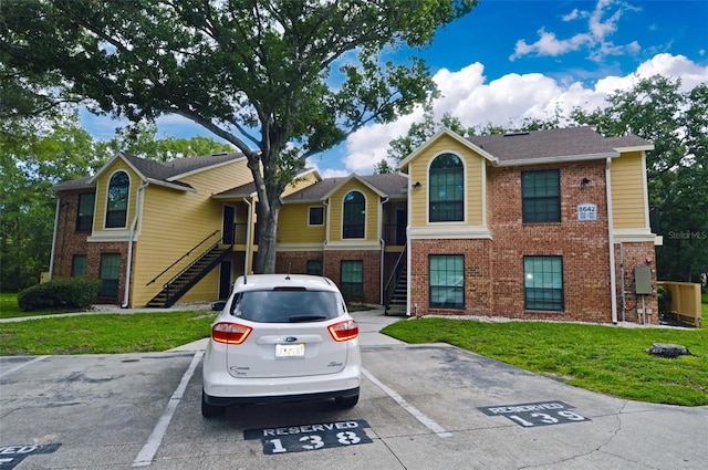 view of front of house with a front yard