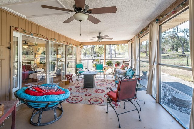 sunroom / solarium with ceiling fan