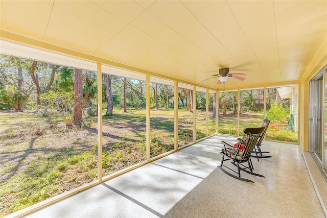 sunroom featuring ceiling fan