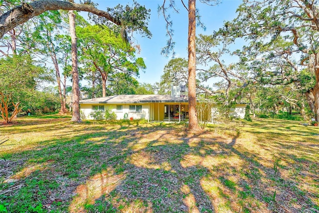 view of front of home with a front lawn