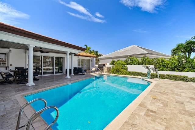 view of swimming pool featuring a fenced in pool, outdoor dining area, a patio area, and a ceiling fan