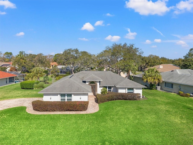 ranch-style house featuring a front yard