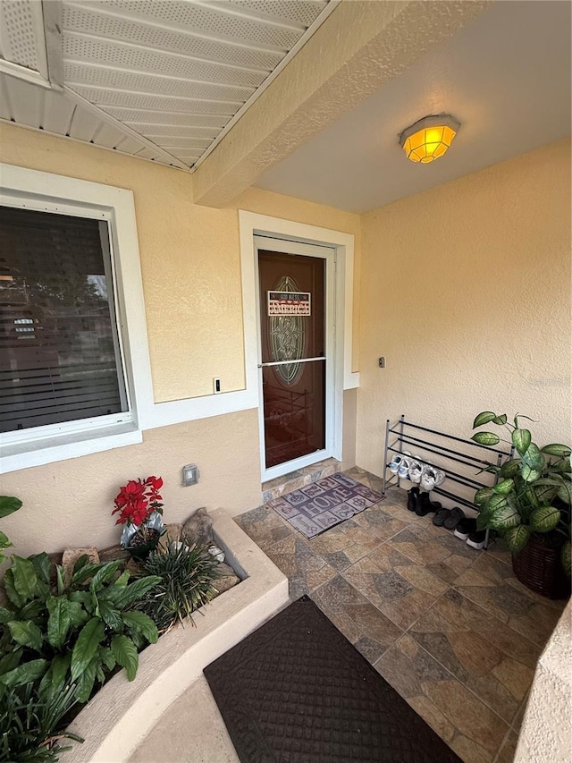 entrance to property with stucco siding