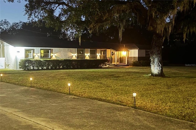 single story home featuring a front lawn and stucco siding