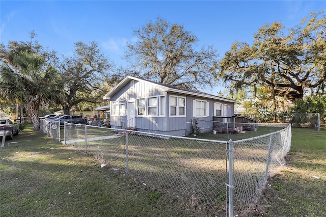 view of side of property featuring a yard