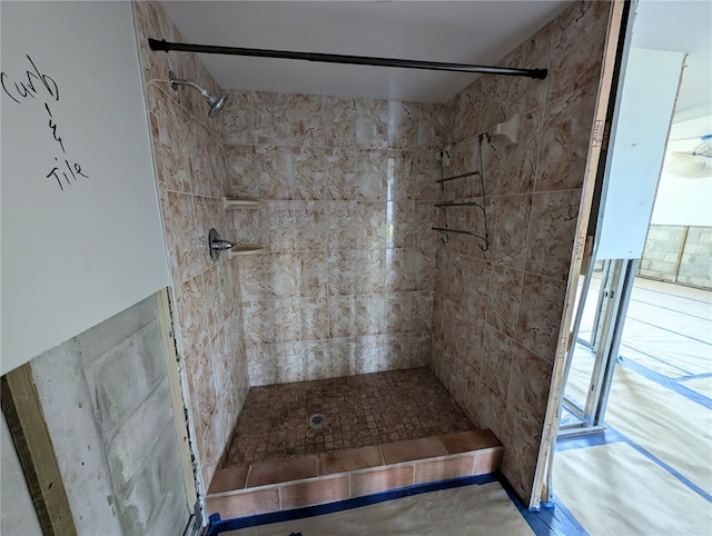 full bathroom featuring tiled shower