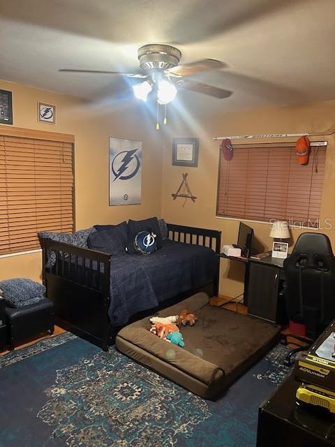 bedroom with ceiling fan