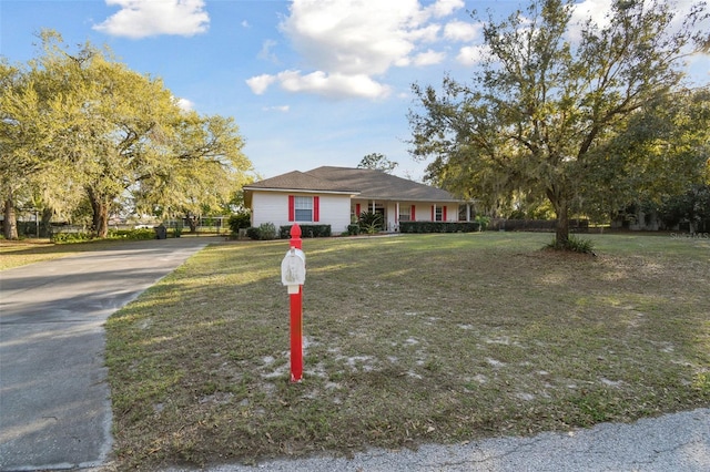 ranch-style home with a front yard