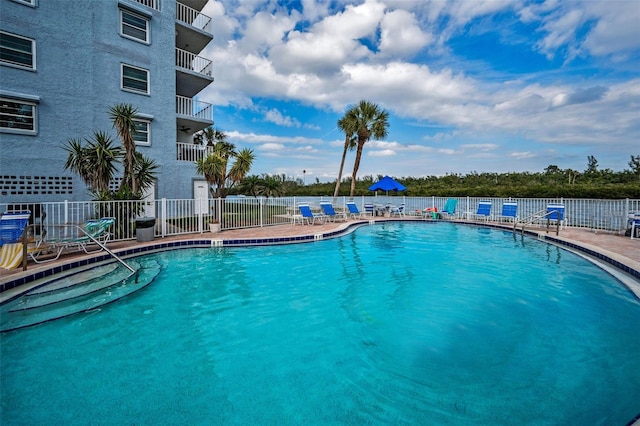 view of swimming pool