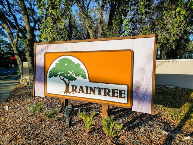 community / neighborhood sign with fence