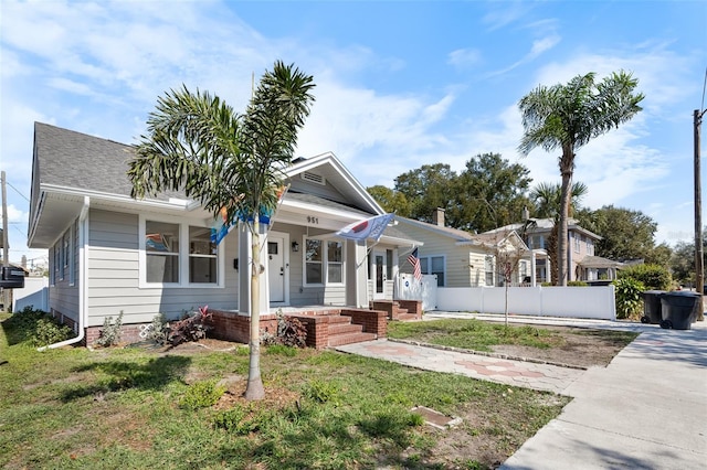 view of front of house featuring a front yard