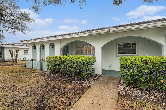 property entrance featuring stucco siding