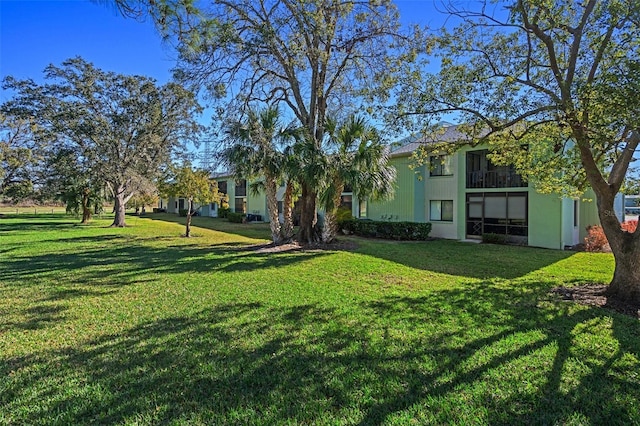 128 Nancy Dr Unit 128, Oldsmar, FL 34677 - view of grassy yard