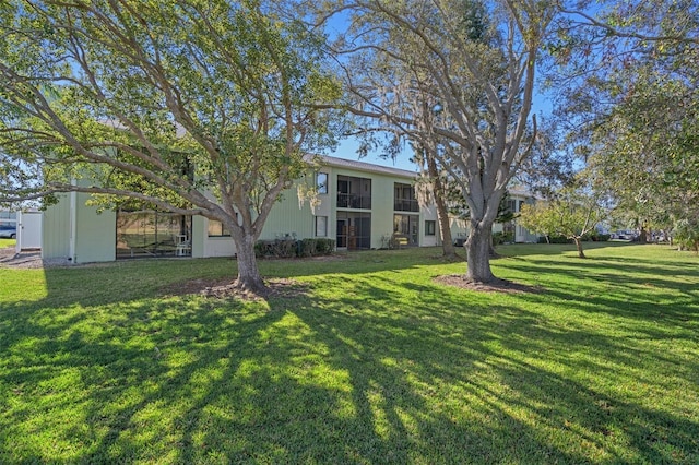 128 Nancy Dr Unit 128, Oldsmar, FL 34677 - view of grassy yard
