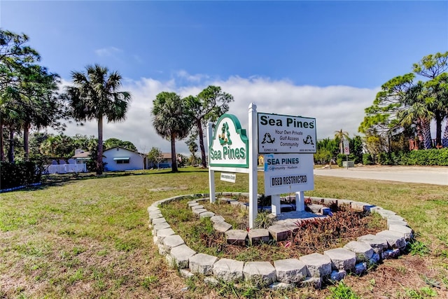 community sign featuring a lawn