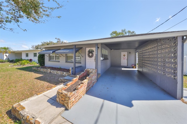 single story home featuring a carport and a front yard