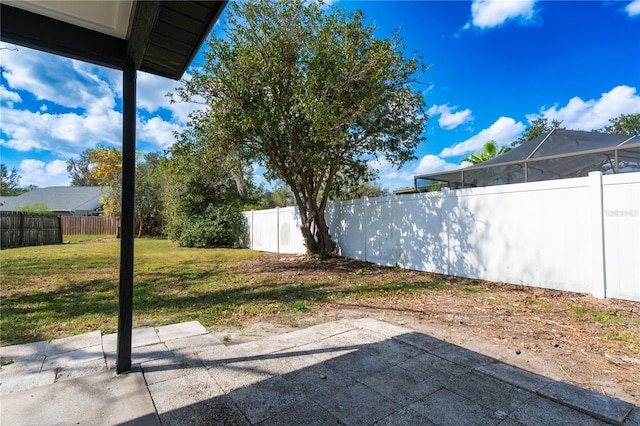 view of yard featuring a patio